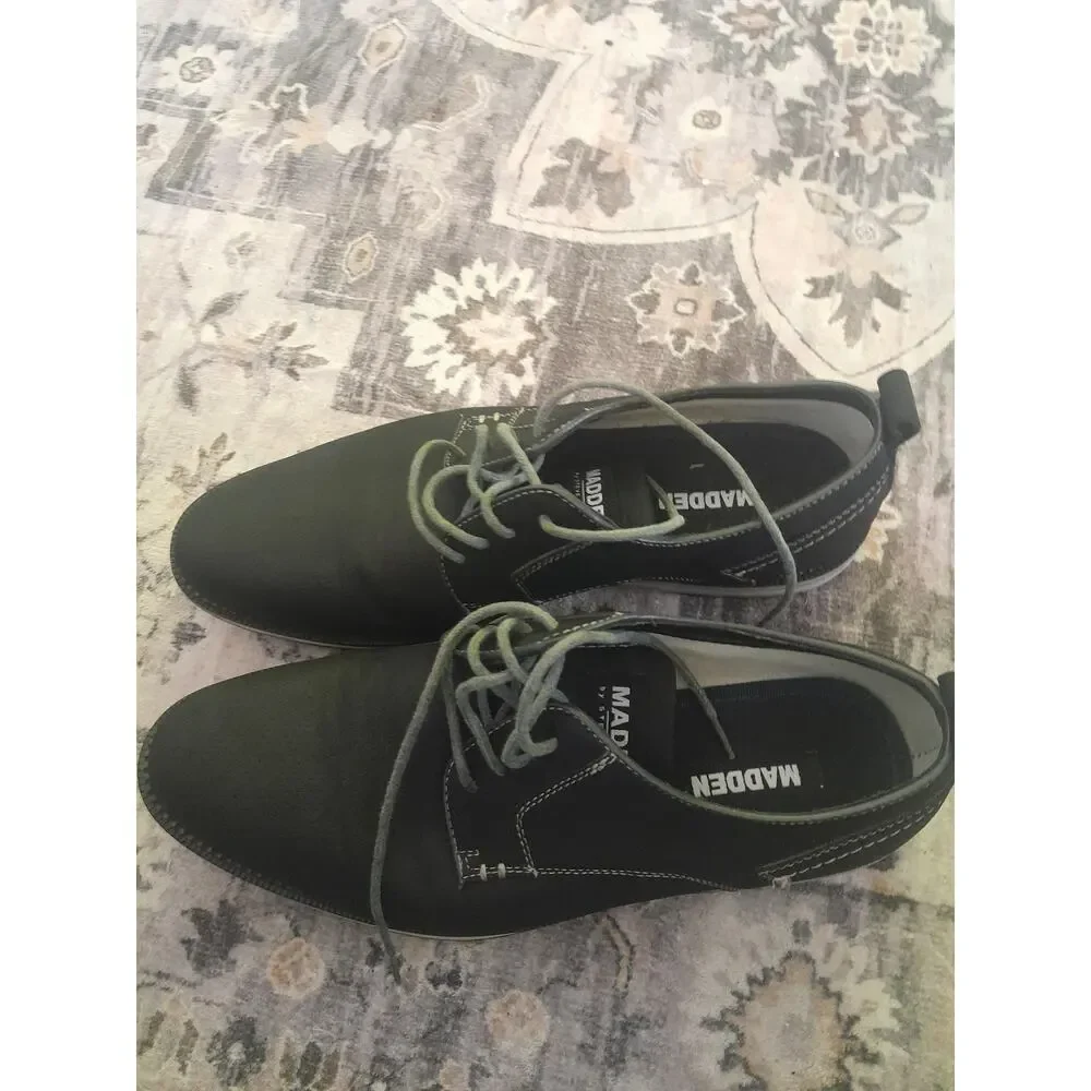 Black canvas oxford casual shoes by Madden by Steve Madden Size 8